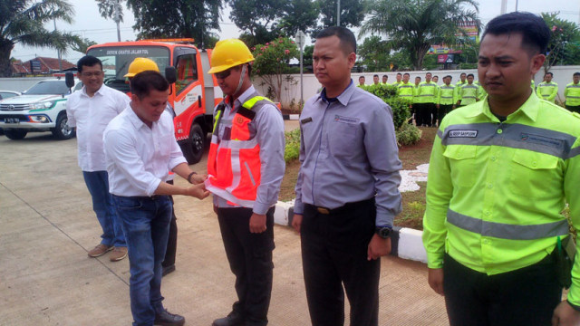 Jajaran PT Lintas Marga Sedaya selaku operator tol Cipali menggelar apel kesiapan menghadapi libur Natal 2019 dan Tahun Baru 2020. (Juan)