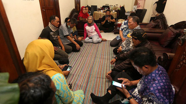 Wali Kota Bandung, Oded M Danial menemui dan berdialog dengan warga Kelurahan Tamansari terdampak penertiban lahan. (Humas Pemkot Bandung)