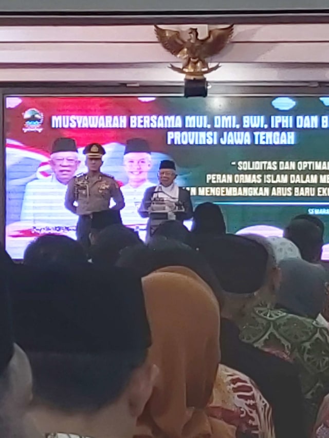 Wakil Presiden KH Ma'ruf Amin saat kunjungan di Semarang, Jumat (13/12). Foto: Afiati Tsalitsati/kumparan