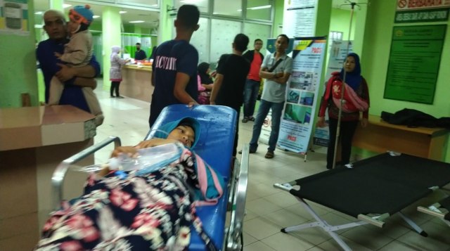 Salah satu korban keracunan. Foto : Khairul S/kepripedia.com﻿﻿