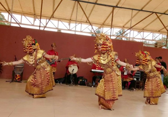 5 Cara Pemula Belajar Menguasi Gerakan Tari Tanggai Khas Palembang