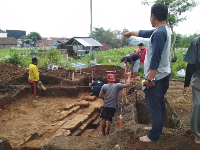 Temuan Situs Pendem Di Batu Diduga Candi Yang Sengaja Pernah Dirusak ...