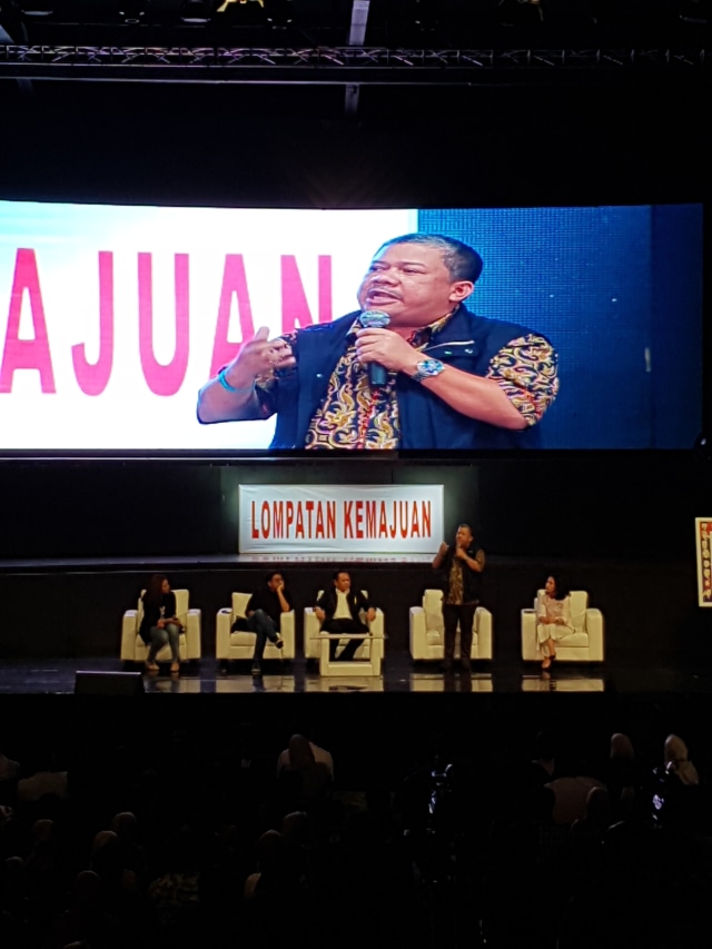 Waketum Partai Gelora Fahri Hamzah menjadi salah satu pembicara dalam Milenial Fest. Foto: Efira Tamara Thenu/kumparan