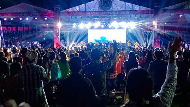 Suasana ibadah sambut natal Gereja Tiberias di Kota Manado, Sulawesi Utara