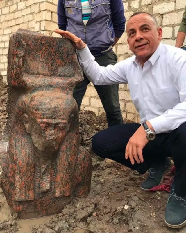 Patung ini memiliki tinggi hampir 1 meter dengan simbol "Ka" yang dianggap sebagai aspek jiwa atau roh dalam diri seseorang. Foto: Kementerian Purbakala Mesir