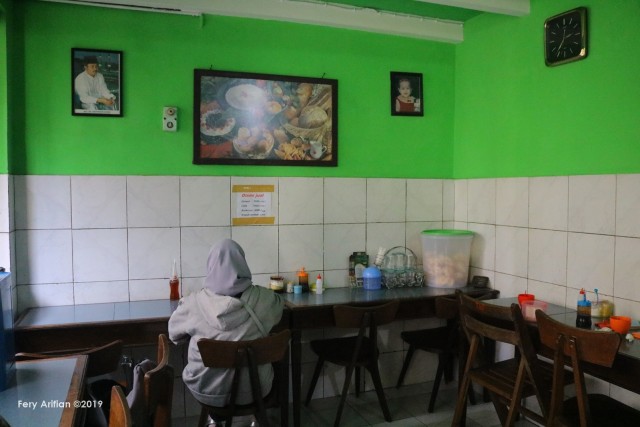 Mencicipi Bakso Akrom, Kuliner Legendaris di Malang (122618)