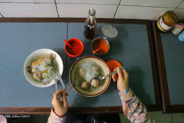 Mencicipi Bakso Akrom, Kuliner Legendaris di Malang (122619)