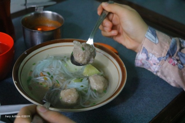 Mencicipi Bakso Akrom, Kuliner Legendaris di Malang (122620)