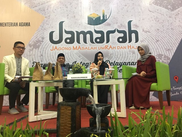 HM Daud Pakeh (kedua kiri) dalam acara Jamarah. Dok. Humas Kanwil Kemenag Aceh