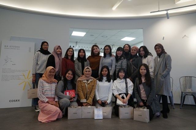 15 peserta COSRX Academy 2019 mengunjungi kantor COSRX di Korea Selatan. Foto: Avissa Harness/ kumparan