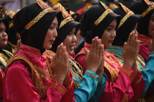 Penari Ratoh Jaroe Aceh pentas di Solo. Foto: Humas BPPA 