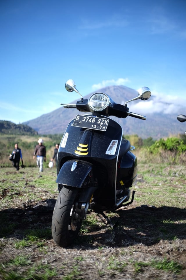 Vespa GTS 300 Super Tech jadi unit test ride media di Lombok, Nusa Tenggara Barat. Foto: Bangkit Jaya Putra