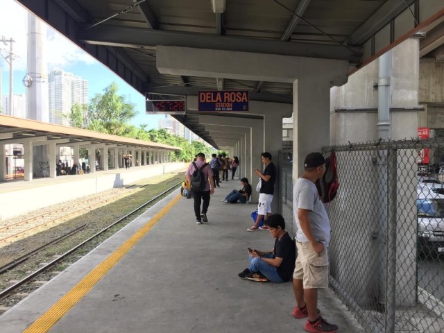 Menjajal Kereta Buatan INKA di Jalur Perlintasan Filipina (246297)