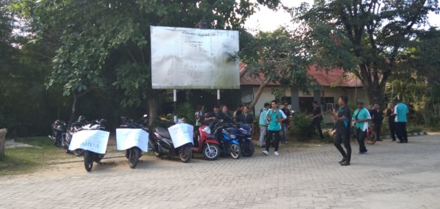 Para karyawan Hotel Luxio Sorong mogok kerja, foto : Ana