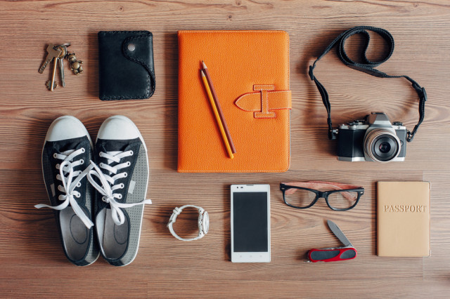 com-Ilustrasi Tech Gear untuk travelling. Foto: Shutterstock