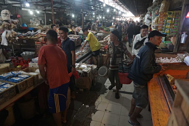 Suasana di Pasar Kebayoran, Kebayoran Lama, Jakarta Selatan, Selasa (17/12). Foto: Iqbal Firdaus/kumparan