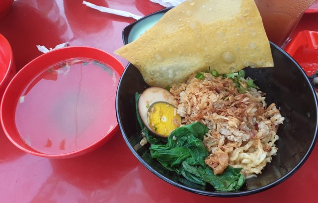 Mi ayam di Warung Mie Ayam & Kopi Sinar Utama, di Jalan Sriwijaya, Medan. Foto : SumutNews  