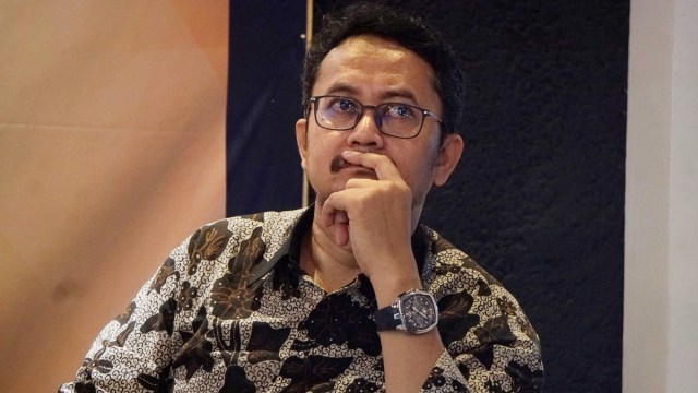 Peneliti Senior Network for Democracy and Electoral Integrity Ferry Kurnia pada diskusi akhir tahun Survei Nasional di Roda Tiga Cafe, Jakarta. Selasa (17/12).  Foto: Irfan Adi Saputra/kumparan