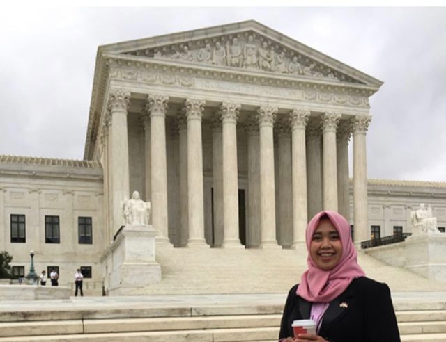 Pada tahun 2017, seorang lurah wanita termuda asal Samarinda berhasil terpilih untuk mengikuti program YSEALI di Amerika Serikat. Namanya, Idfi Septiani | Photo by @idfi_septiani on Instagram