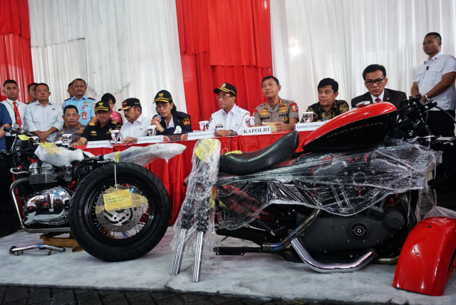 Penyelundupan motor dan mobil mewah