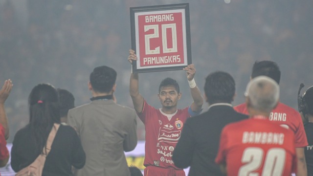 Bambang Pamungkas pensiun sebagai pesepak bola. Foto: ANTARA FOTO/M Risyal Hidayat
