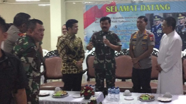 Kapolri dan Panglima TNI kunjungi Gereja