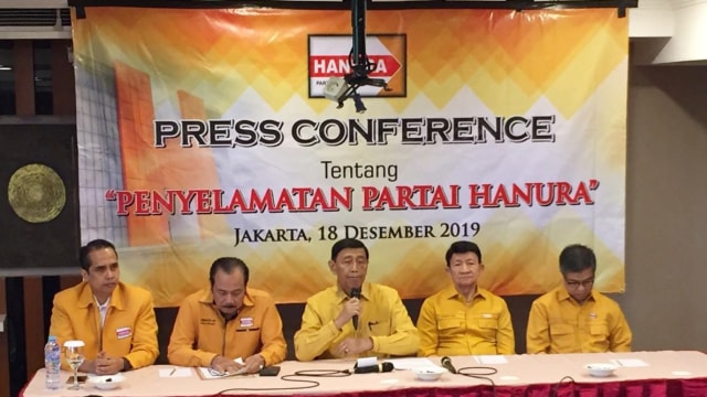 Ketua Dewan Pembina Partai Hanura Wiranto memberikan keterangan pers bertajuk 'Penyelamatan Partai Hanura," di Atlet Century, Jakarta. Foto: Rafyq Panjaitan/kumparan