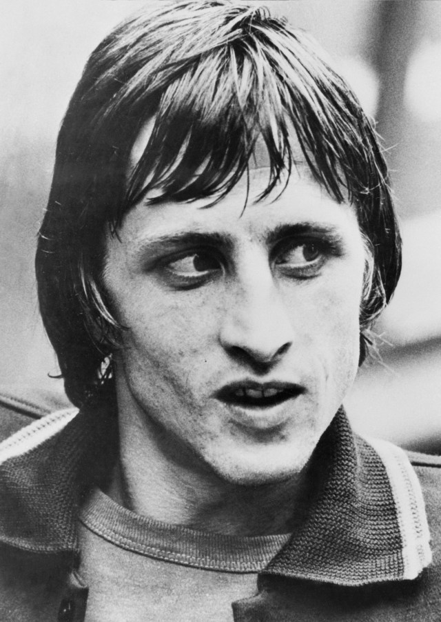 Johan Cruyff circa 1975. Dia lahir pada 1947 dan wafat pada 2016. Foto: AFP