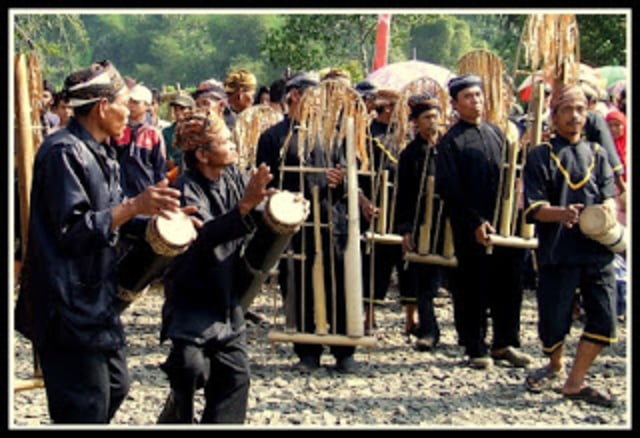 angklung buhun.jpg