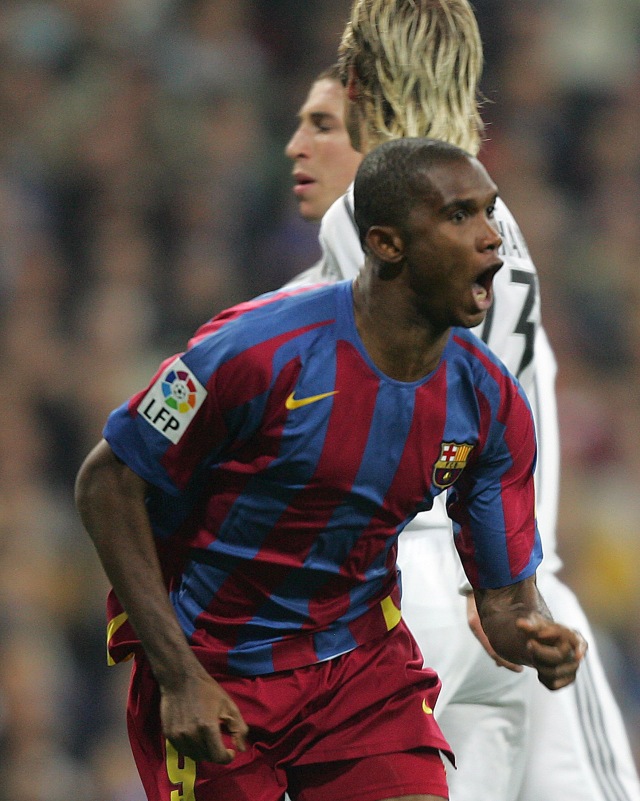 Samuel Eto'o merayakan gol di El Clasico. Foto: AFP/Javier Soriano