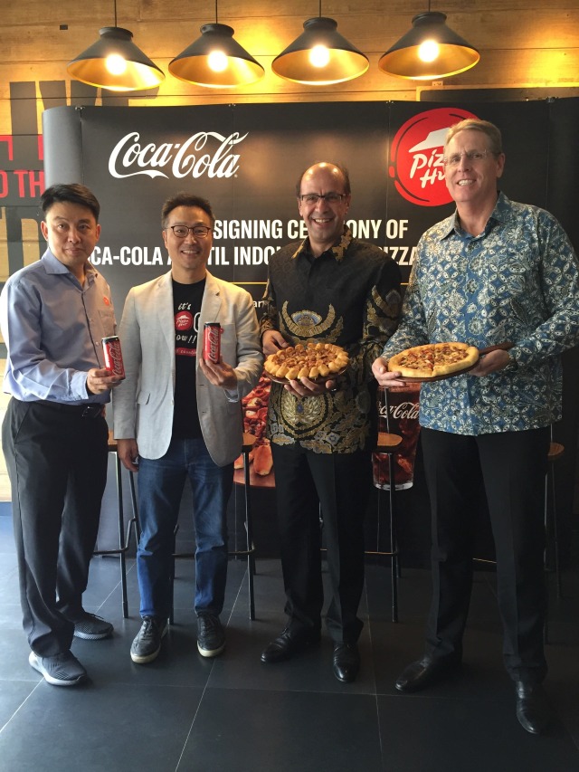 PT Sari Melati Kencana (PZZA), pemilik jaringan restoran cepat saji Pizza Hut Indonesia resmi bekerja sama dengan Coca Cola Amatil Indonesia (Amatil Indonesia). Foto: Selfy Sandra Momongan/kumparan