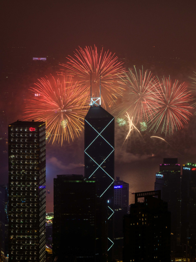 Pesta Kembang api pergantian tahun 2018 di Hong Kong. Foto: AFP/ANTHONY WALLACE