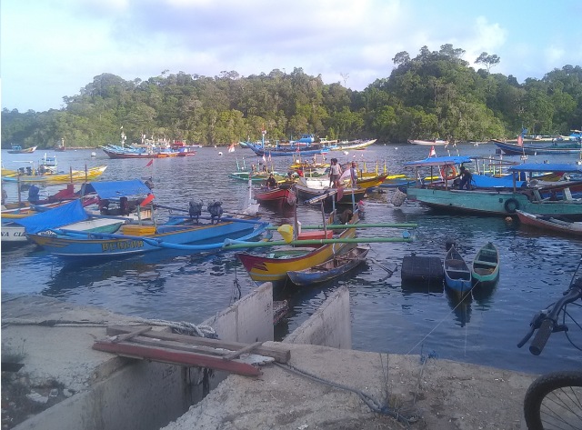 Kehidupan Pedagang Ikan Asin di Sendang Biru, Malang