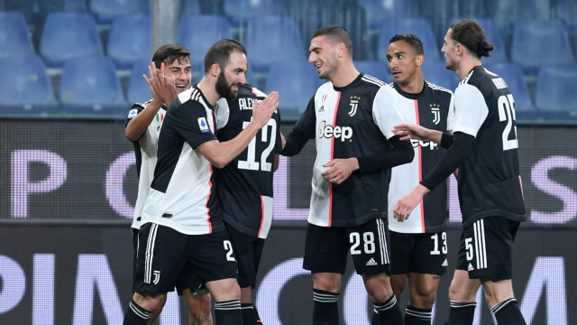 Para pemain Juventus merayakan gol Paulo Dybala ke gawang Sampdoria. Foto: REUTERS/Jennifer Lorenzini