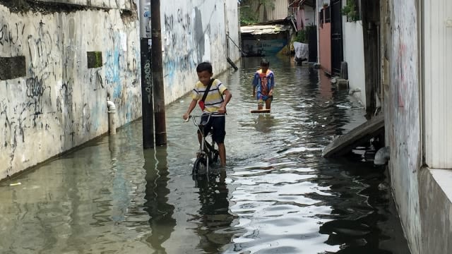 Banjir di area Jalan Peternakan II dan Kupuk Raya, Kapuk Muara, Jakarta Utara pada Maret 2019. Foto : Ferry Fadhlurrahman/kumparan