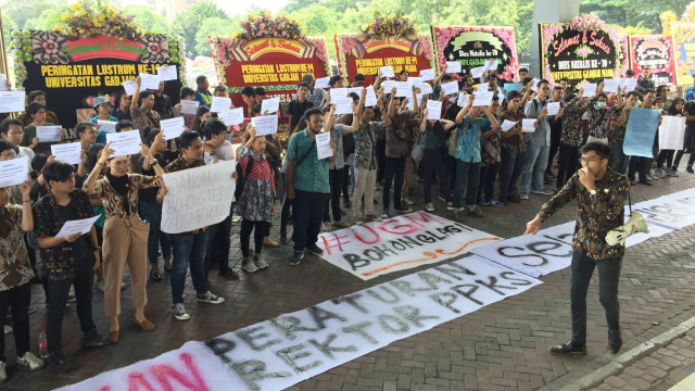 Mahasiswa UGM Demo