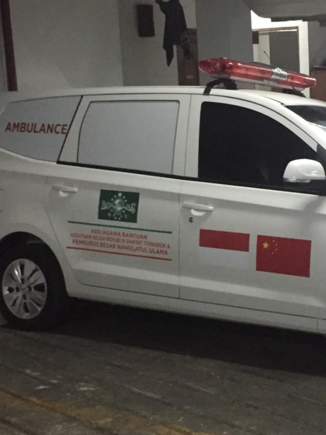 Ambulance PBNU bertuliskan bantuan Republik Rakyat Tiongkok. Foto: Andesta Herli Wijaya/kumparan
