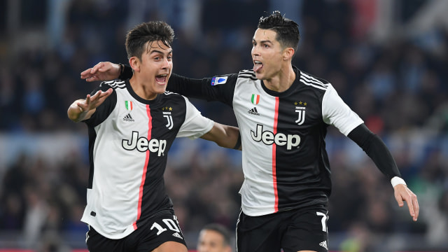 Paolo Dybala (kiri) dan Cristiano Ronaldo, dua jagoan Juventus. Foto: REUTERS/Alberto Lingria