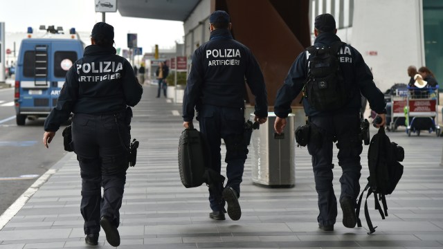 Ilustrasi Polisi Italia. Foto: AFP/TIZIANA FABI