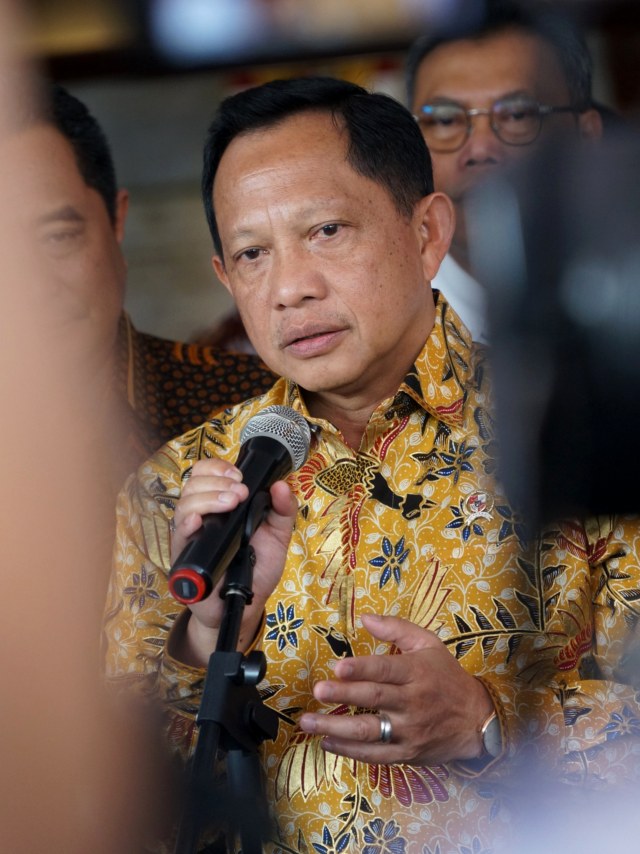 Menteri Dalam Negeri Tito Karnavian di Kemendagri, Jakarta, Jumat (20/12). Foto: Jamal Ramadhan/kumparan