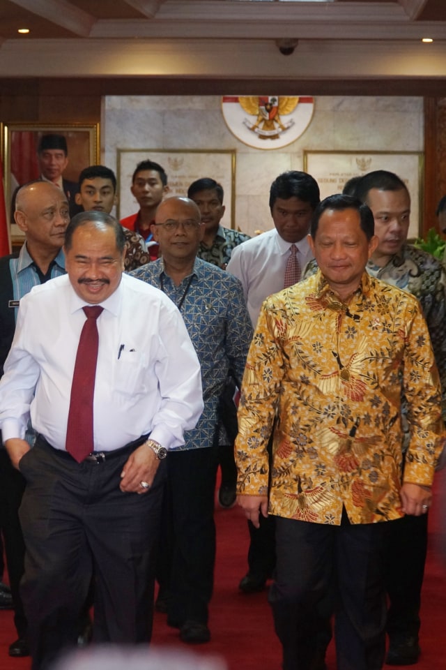 Pertemuan Menteri Dalam Negeri Tito Karnavian dengan Kepala PPATK Kiagus Ahmad Badaruddin di Kemendagri, Jakarta, Jumat (20/12). Foto: Jamal Ramadhan/kumparan