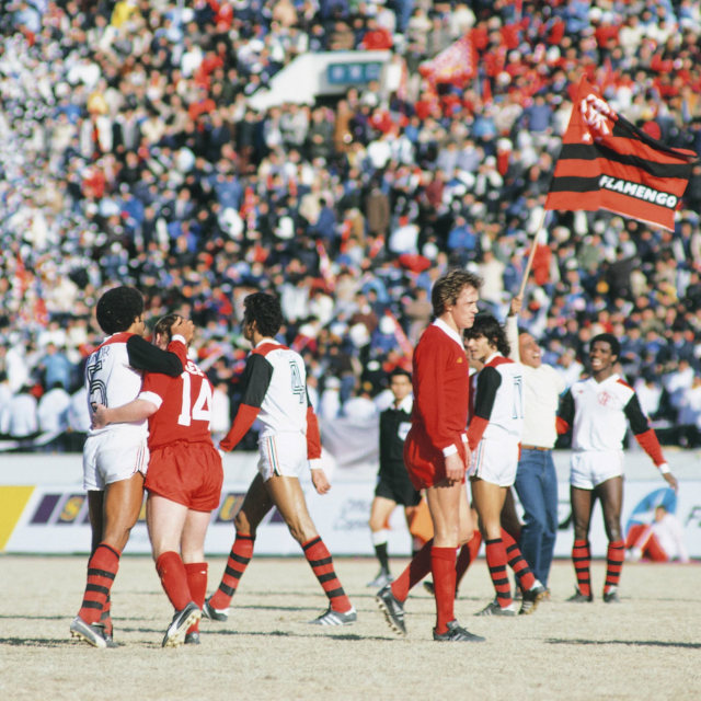 Laga Flamengo versus Liverpool di 1981. Foto: Twitter / FIFA