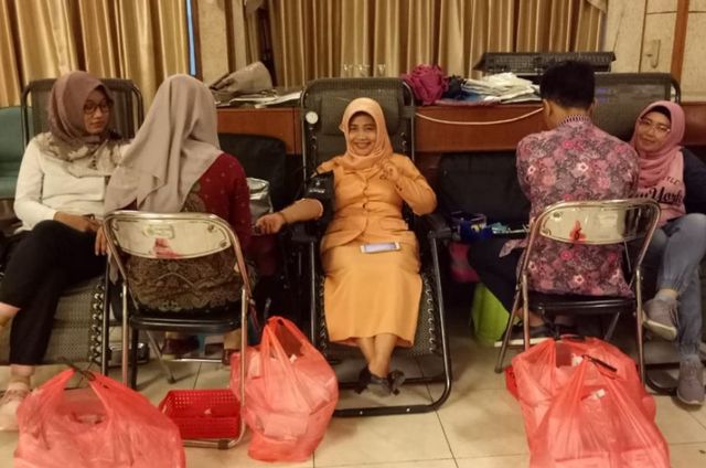 Hari Ibu, Dharma Wanita di Gresik Aksi Donor Darah