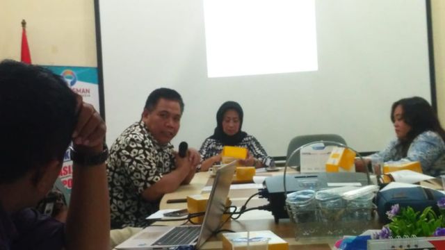 Kepala Perwakilan Ombudsman DIY, Budhi Masthuri saat memberi paparan dalam jumpa pers laporan akhir tahun, kemarin. Foto : Widi Erha