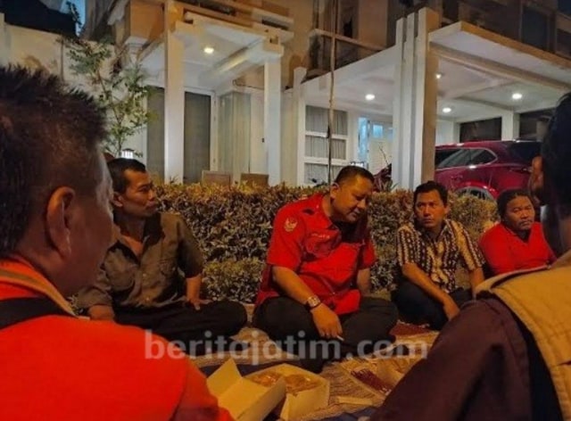 Warga Surabaya Serbu Kediaman Pribadi Wawali Whisnu Sakti