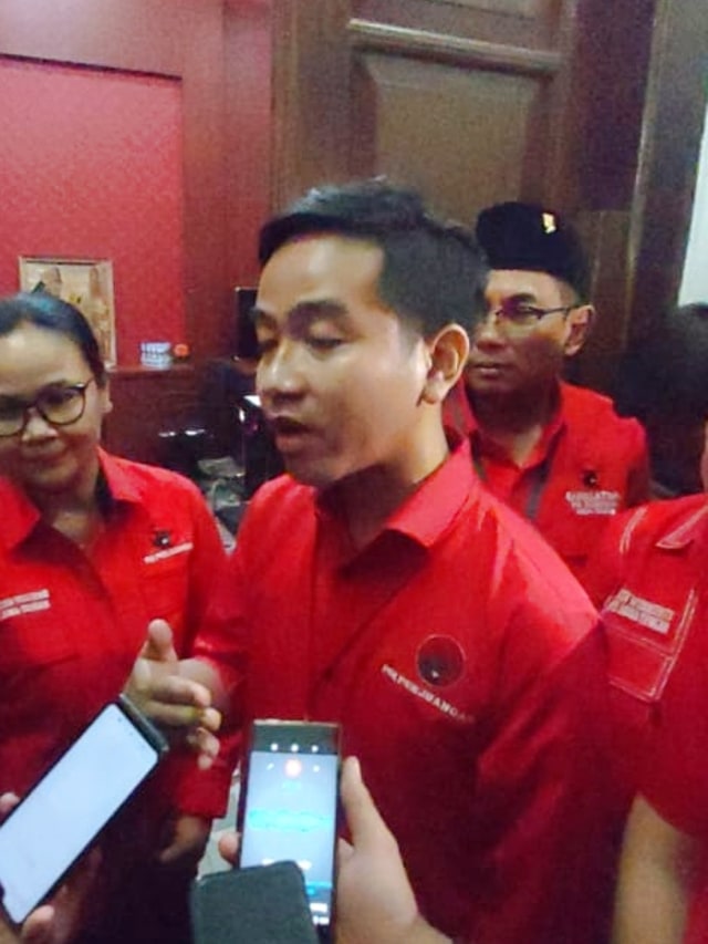 Bakal calon Wali Kota Solo, Gibran Rakabuming Raka usai ikuti proses Fit and Proper Test di PDIP Jateng, Sabtu (21/12). Foto: Afiati Tsalitsati/Kumparan