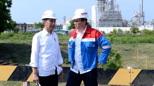 Jokowi meninjau kilang PT TPPI, Ahok