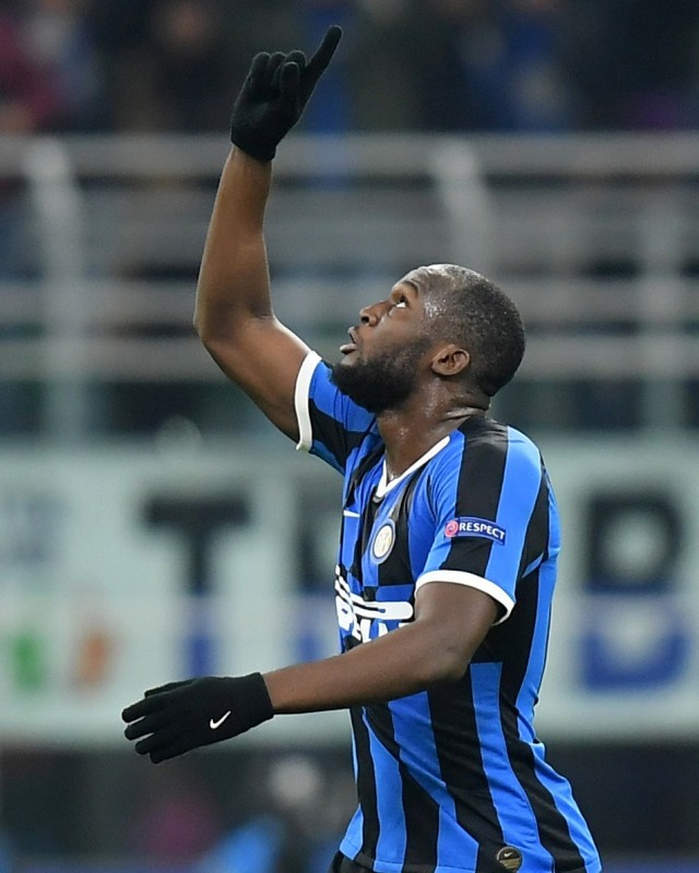 Romelu Lukaku, penyerang Inter Milan, merayakan gol. Foto:  REUTERS/Daniele Mascolo