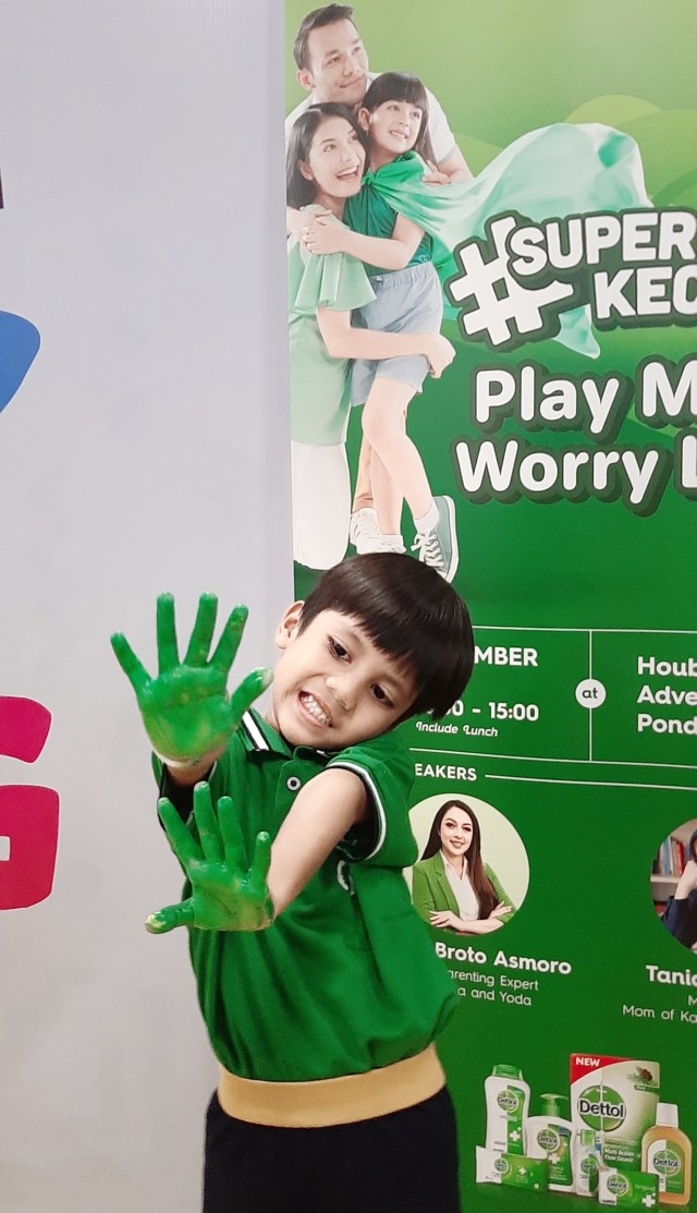 Super Hero Kecil, Play More Worry Less