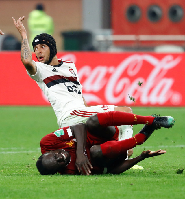 Aksi Rafinha di final Piala Dunia Antarklub. Foto: KAI PFAFFENBACH/REUTERS